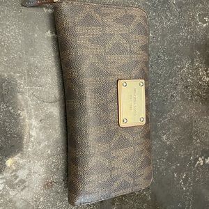 Michael kors wallet